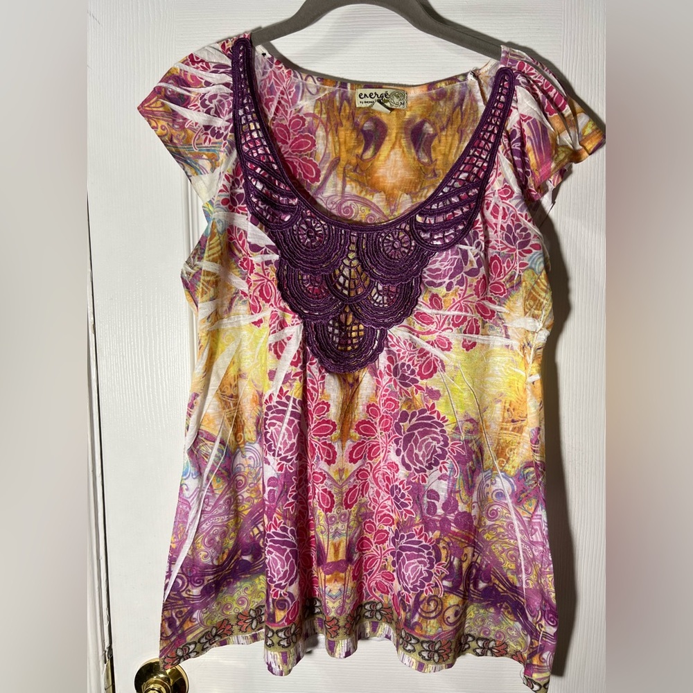 Energe by One World Floral print top with crochet embellished top size Medium